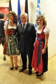 Parlamentarischer Abend in Brüssel mit der Bay. Bierkönigin und Europaabgeordneten Albert Dess